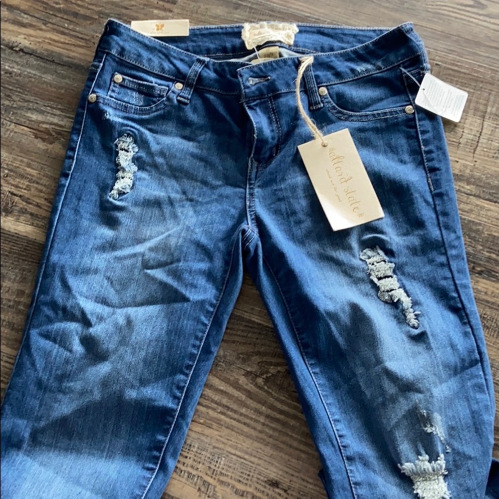 NWT ripped skinny jeans